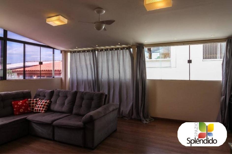 Sala de estar à noite com iluminação - Spazio Splendido